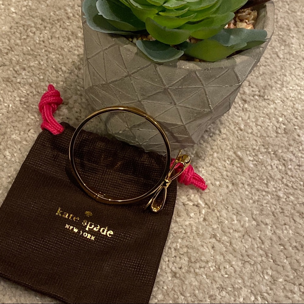 ♠️ Kate Spade - gold bow bangle